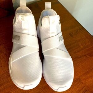 Woman’s Puma Radiate Mid White Sneakers size 8